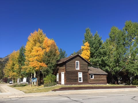 2 blocks away from Main Street!