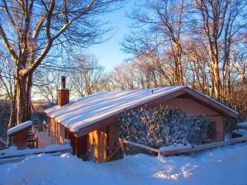 great house, incredible 80-mile views, easy roads just 3 minutes to slopes!