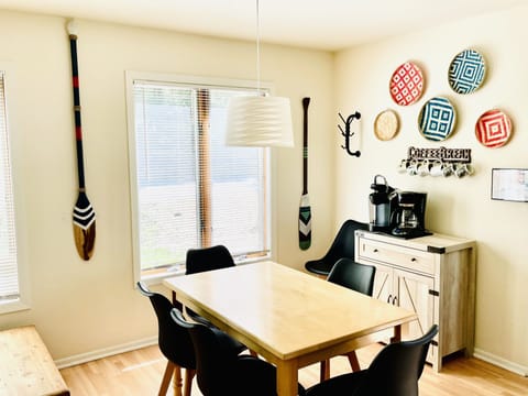 Dining for up to 6 at table plus 4 stools at bar