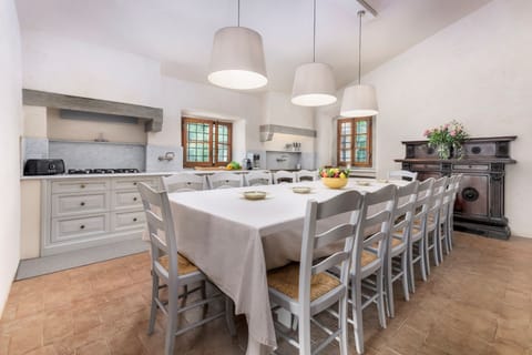 Updated picture of the kitchen, showing a larger dining table to comfortably accommodate 16 people (June 2024)