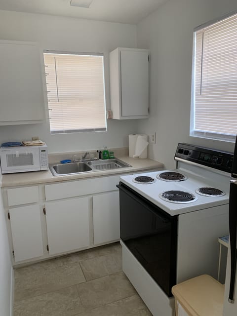 Guest House Full Kitchen