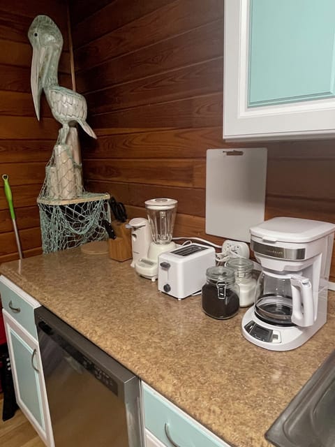 Blender-toaster-coffee maker-can opener