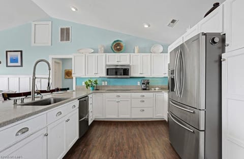 Plenty of space for group cooking adventures