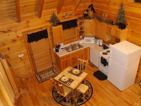 Kitchen ... perfect for Romantic dining at the cabin