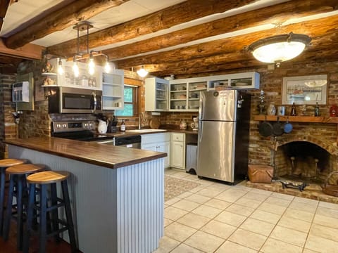 Another view of the kitchen 