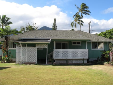 After a full day of activity, enjoy the outdoor shower & relax on the cool lanai