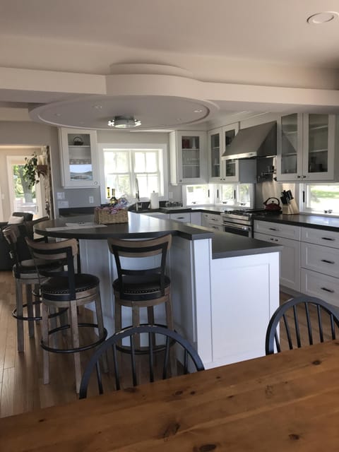 Kitchen and bar area.