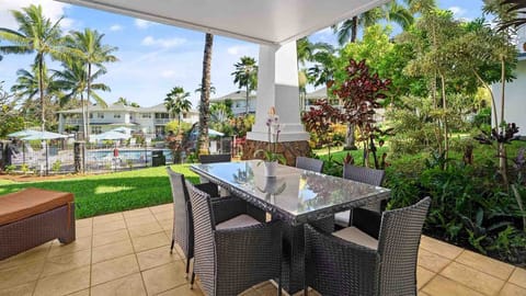 Lanai with seating for 6