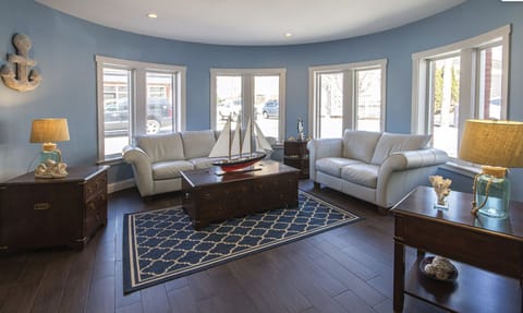 Renovated Resort Jan. 2020 - Comfortable Living Room