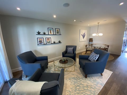 Living room (with sliding door to sunroom)