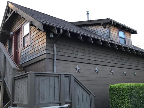 Craftsman style one bedroom cottage with a private deck