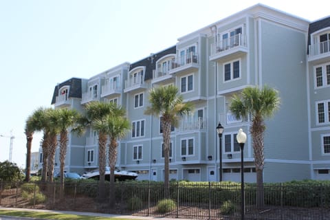 View of building 305 from Park Lake Blvd.