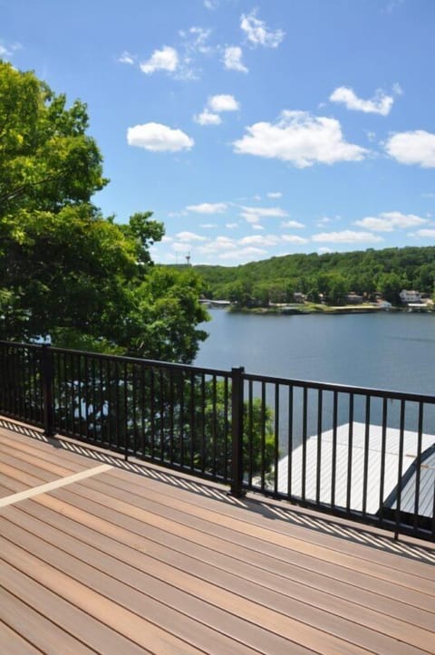 Upper Level Lanai-Stunning Lake Views!