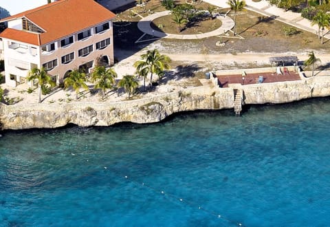 Breathtaking location on the Caribbean Sea with world class diving steps away!