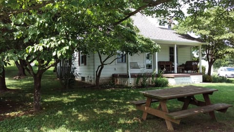 Front porch and picnic table overlooking vineyard