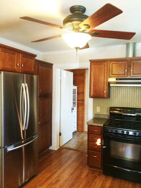 The newly updated, and fully-equipped kitchen