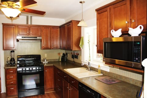 The newly updated, and fully-equipped kitchen