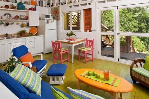 The charming kitchen is fully equipped, even for serious cooks.