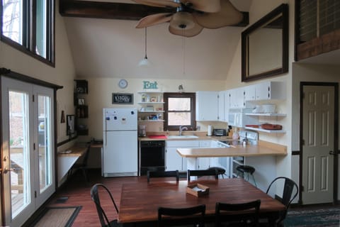 large, sufficiently outfitted kitchen