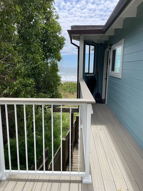 Entrance into La Sirena - with beach peak