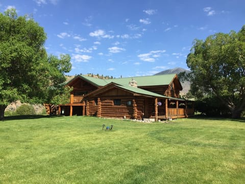 We have a nice big yard for your group to enjoy ! 