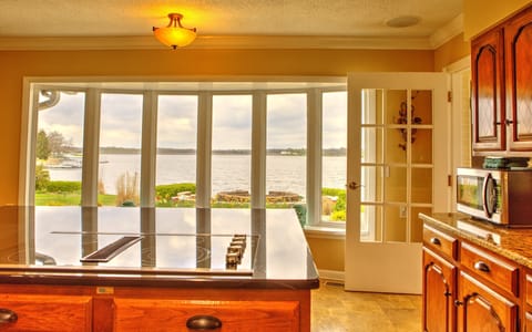 Lake and Fountain View from kitchen. Granite countertop area seats 4-5.