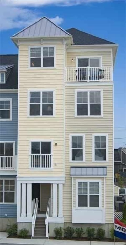 Welcome to Broadmarsh! We own the West End Unit - facing 70th Street