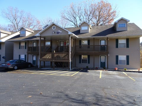 Front Of Building
Walk In