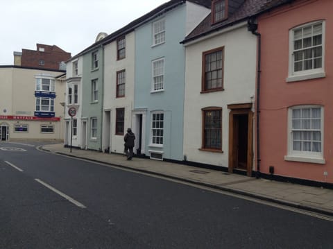 Front of property - white house frontage to right of picture
