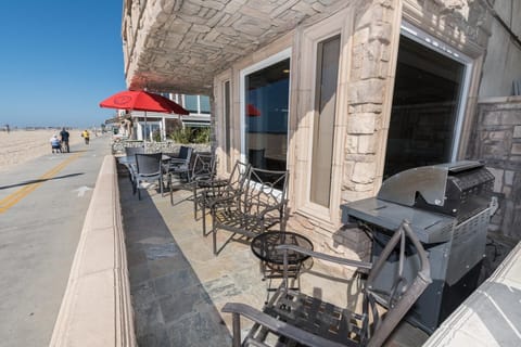 With ample patio seating and a propane gas grill, you'll have the perfect set-up for enjoying the glorious California weather!
                