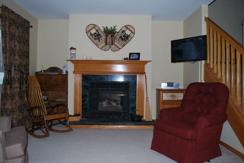 Comfortable, relaxing family room. Gas fireplace,TV, radio w/ ipod dock, WiFi. 