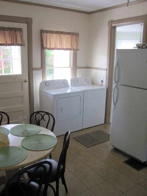 Kitchen / Washer / Dryer