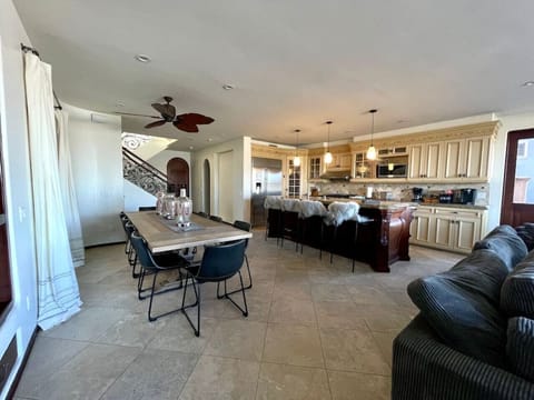 Casa Ballena, Luxury On The Bay!