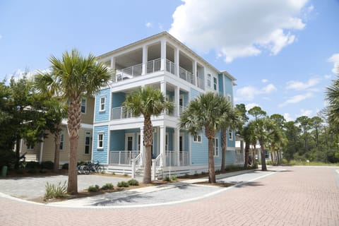 Cloud Nine has 3 dedicated parking spots & access to 3 more public street spaces