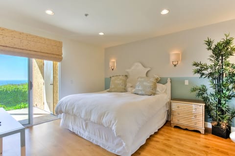 Designer master suite. Ocean views, slider  Down and linen lined beds. 14-0115