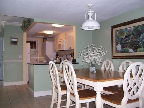 Lovely dining and kitchen area....