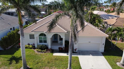 Great family getaway with pool, spa, huge dock with kayak launch! 
