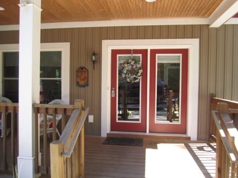 Welcome to the paradise we call The Cutt