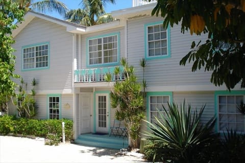  'Blue Heaven' 12x42 deck. Heated-screened pool. Huge roof deck. 4 bathrooms. 