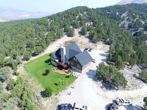 A peaceful spot for your family just over a mile from town.