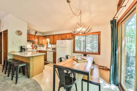 Kitchen / Dining Area 