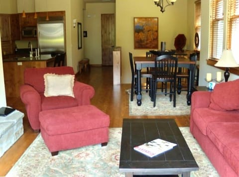 Main Living Area:  Table expands to seat 6 to 8