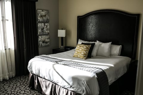 2B Presidential Master Bedroom with King Bed