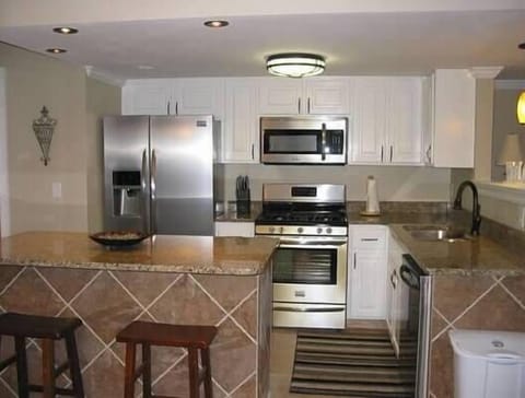 New stainless appliances, granite counter tops. Fully stocked kitchen.