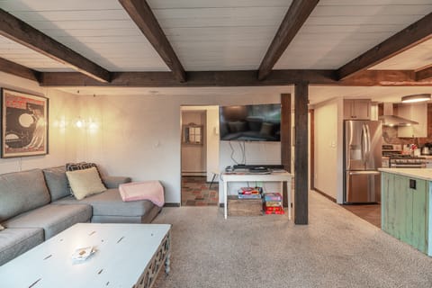 View of living room and kitchen proximity 