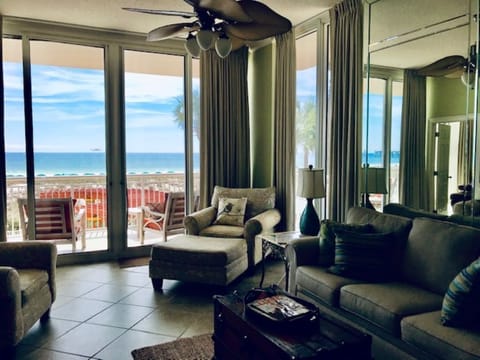 living room- views the beach