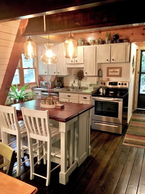 Renovated kitchen w/ quartz countertops and stainless appliances