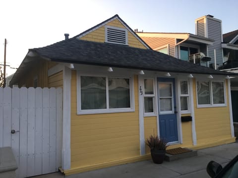 Four houses from the sand!