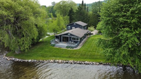 House sits on the "corner" of the canal and 140 ft of Intermediate Lake frontage