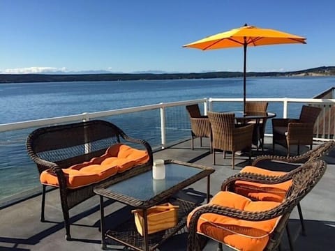 Enjoy sunrises and sunsets with a waterfront view